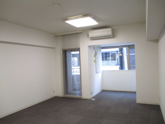 居室・リビング　※別部屋の参考写真です。