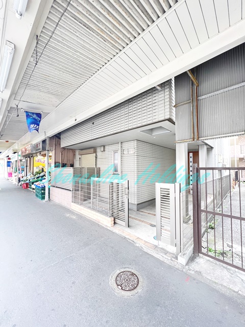 建物外観　商店街に立地♪駅まで屋根ついてます。