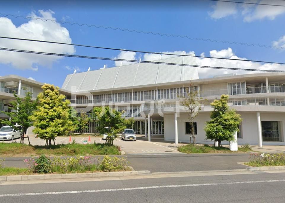 小学校　流山市立おおたかの森小学校（小学校）まで320m