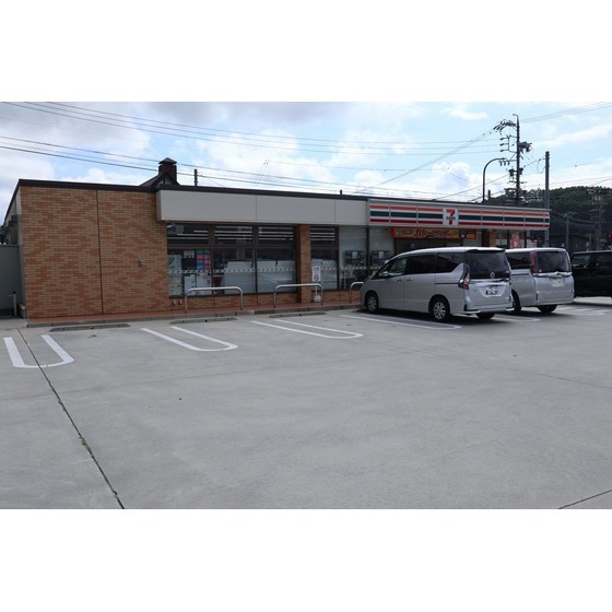 コンビニ　セブンイレブン茅野城山店（コンビニ）まで850m
