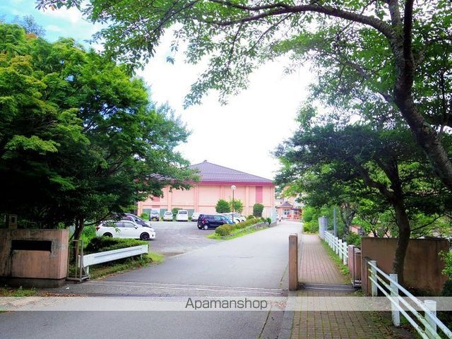 中学校　富士岡中学校（中学校）まで881m