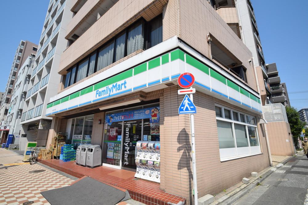 コンビニ　ファミリーマート 亀戸四丁目店（コンビニ）まで445m