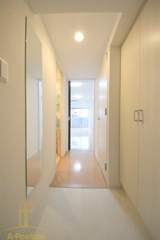 玄関　セレニテ本町グランデ