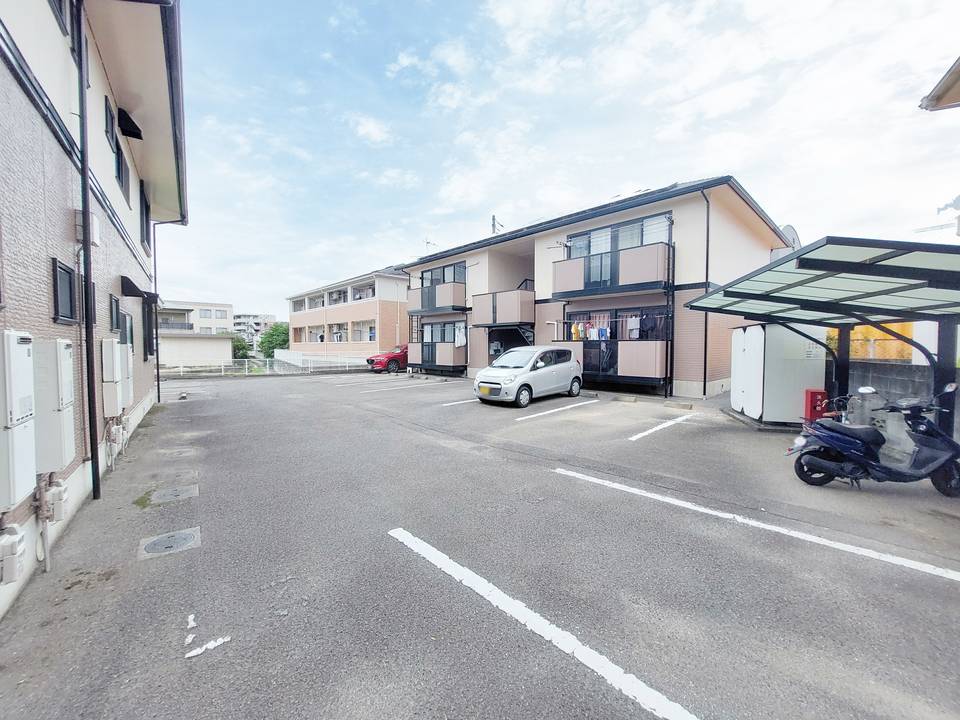 駐車場　駐車場