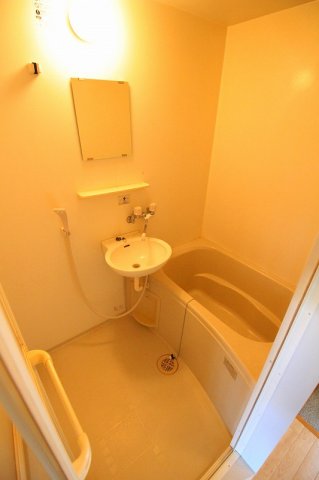 バス・シャワールーム　退去前のため、別部屋のお写真です。