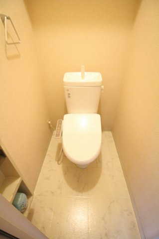 トイレ　退去前のため、別部屋のお写真です。