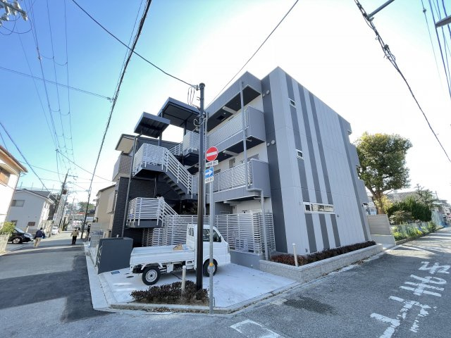 建物外観　モニター付きオートロック付きです♪