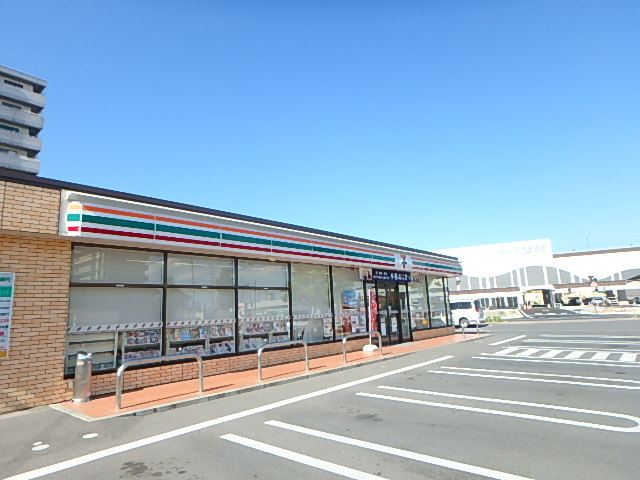 コンビニ　セブンイレブン（コンビニ）まで750m