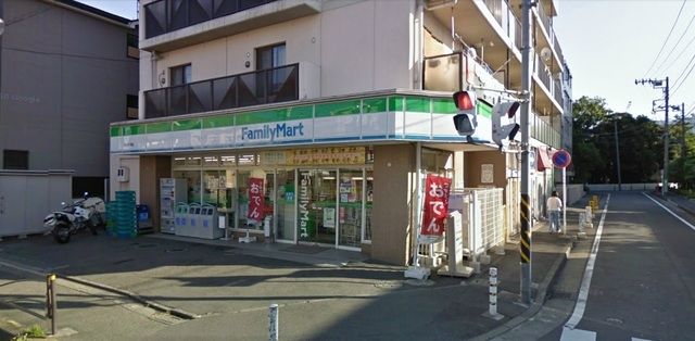 コンビニ　ファミリーマート東古市場店（コンビニ）まで860m