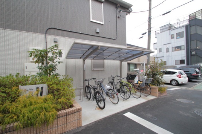 駐車場　屋根付き駐輪場