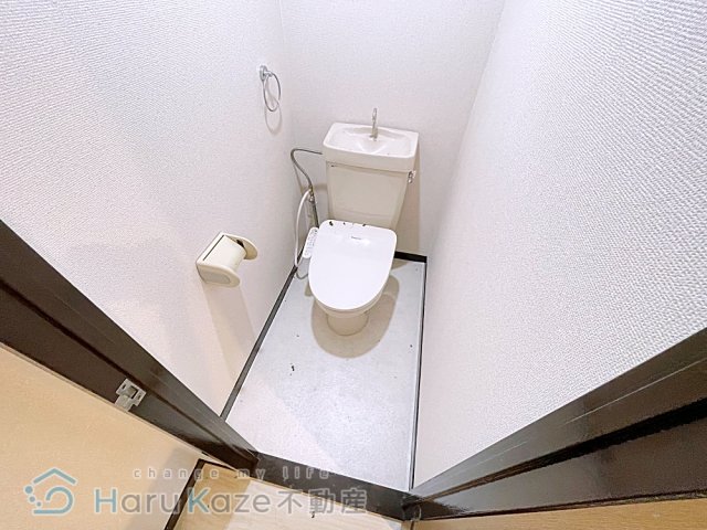 地下鉄桜通線 鶴里駅 徒歩13分 4階建 築32年のトイレ写真