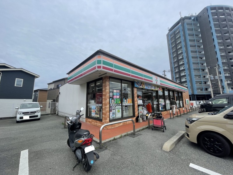 コンビニ　セブンイレブン古賀花見東7丁目店（コンビニ）まで640m