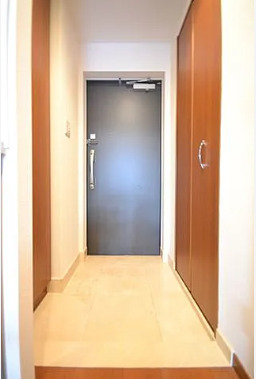 玄関　※別部屋の参考写真です。