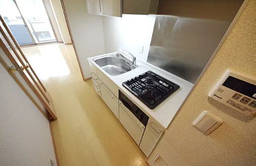 キッチン　※反転タイプのお部屋の写真を使用しています。