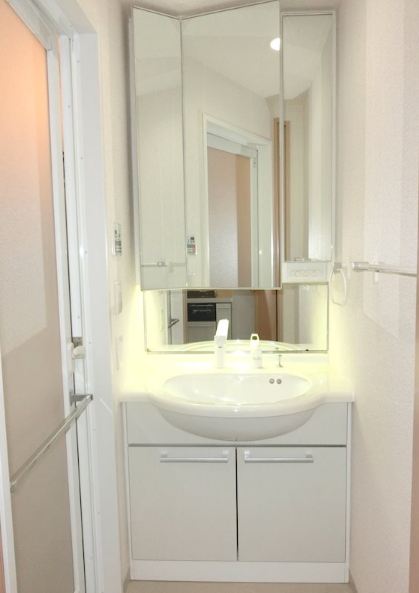 洗面設備　※反転タイプのお部屋の写真を使用しています。