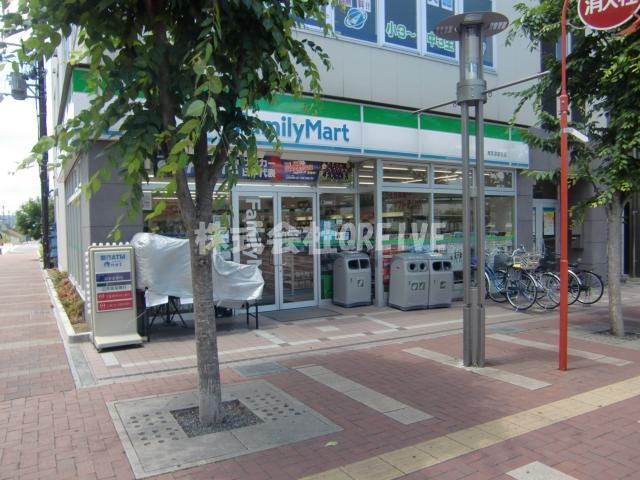 コンビニ　ファミリーマート南草津駅前店（コンビニ）まで433m