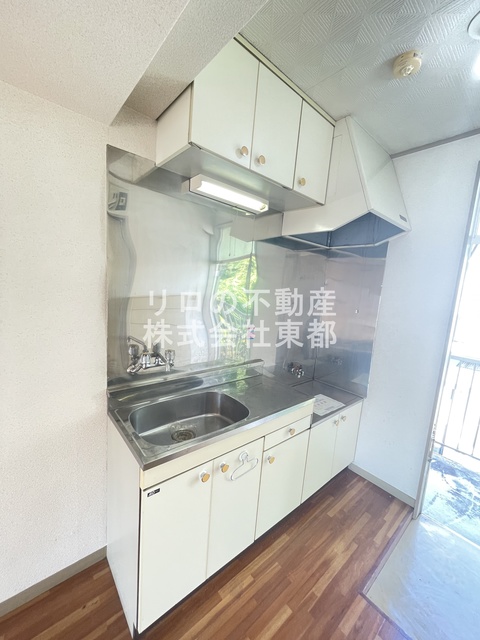 キッチン　キッチンは収納付なので、調理器具など必要な物を収納できます☆