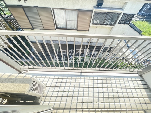バルコニー　お天気のいい日は洗濯物も気持ちよく干せますね！