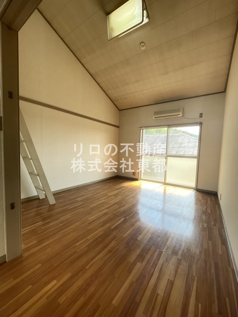 居室・リビング　天井高の開放感が気持ちいいロフト付きのお部屋です☆