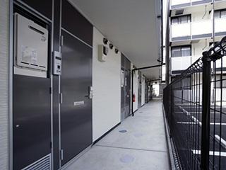 レオパレス博多豊IIの玄関写真