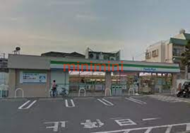 コンビニ　ファミリーマート吹田山手町四丁目店（コンビニ）まで333m
