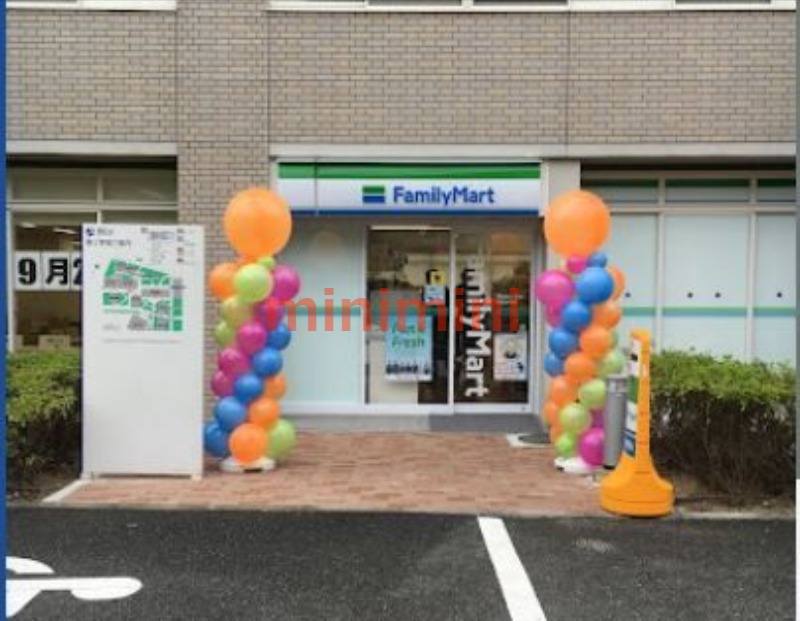 コンビニ　ファミリーマート関西大学店（コンビニ）まで652m