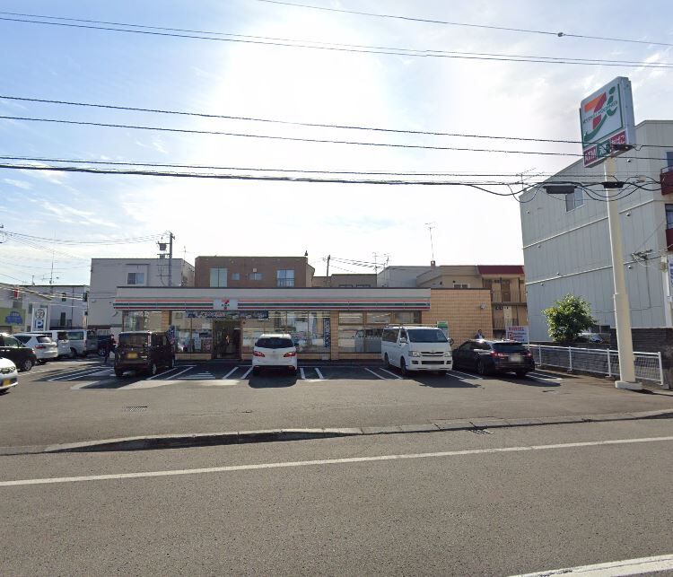コンビニ　セブンイレブン札幌美園5条店（コンビニ）まで240m