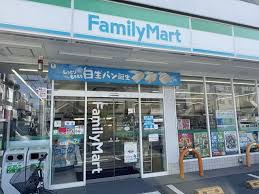 コンビニ　ファミリーマート 西荻女子大通り店（コンビニ）まで295m