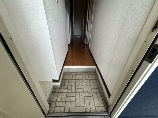 ＪＲ東海道本線 摂津富田駅 徒歩20分 2階建 築39年の玄関写真