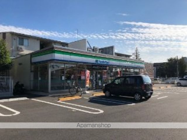 コンビニ　ファミリーマート（コンビニ）まで554m