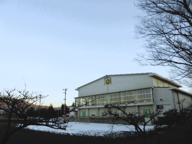 小学校　塩尻市立桔梗小学校（小学校）まで807m