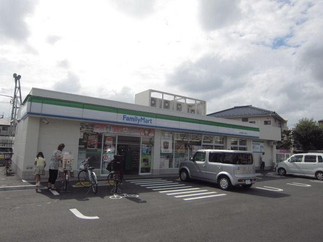 コンビニ　ファミリーマート（コンビニ）まで280m