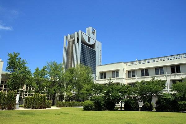 大学・短大　私立ノートルダム清心女子大学（大学・短大）まで391m