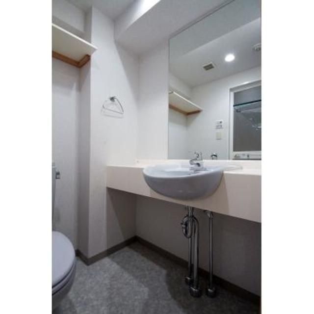洗面設備　※写真は同タイプ住戸です。