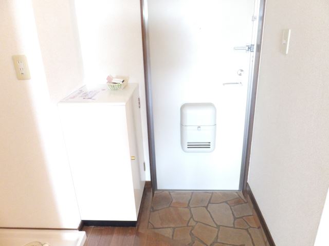 玄関　玄関収納完備
