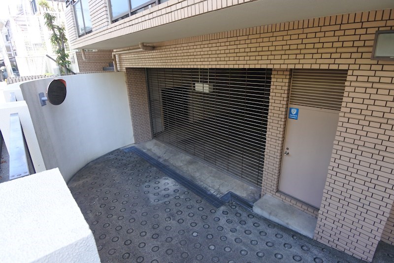 駐車場　駐車場の出入り口