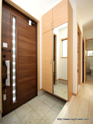 西沢様戸建の玄関写真