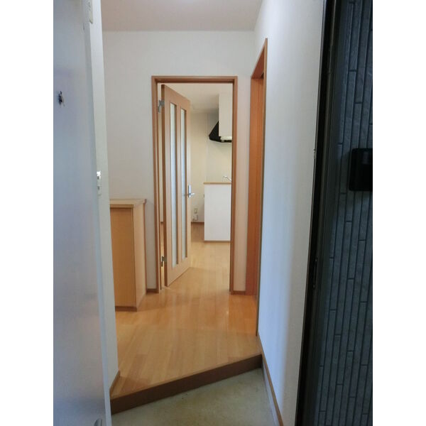 地下鉄南北線 麻生駅 徒歩5分 3階建 築18年の玄関写真