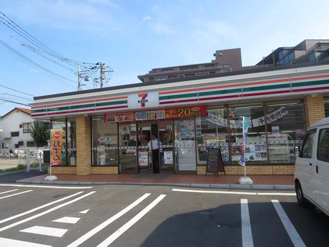 コンビニ　セブンイレブン 足立江北3丁目店（コンビニ）まで649m