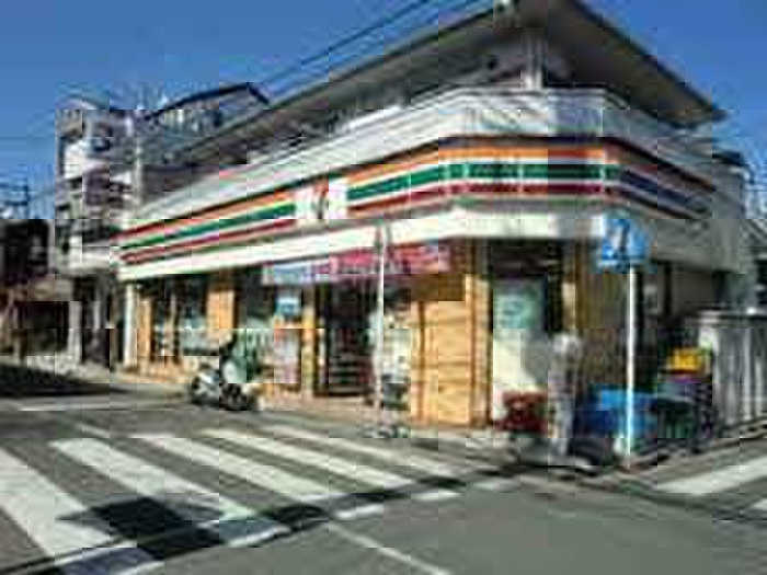 コンビニ　セブン-イレブン 横浜白幡向町店（コンビニ）まで130m