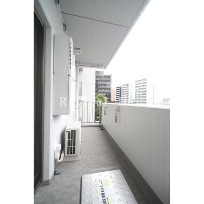 バルコニー　広々としたバルコニーでございます