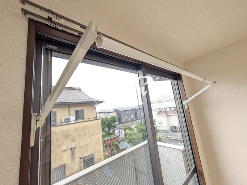 その他設備　雨の日や花粉の季節に助かる室内物干し設置済み☆