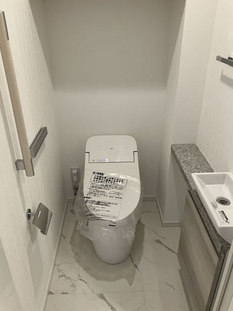 トイレ　※写真は同タイプ住戸です。