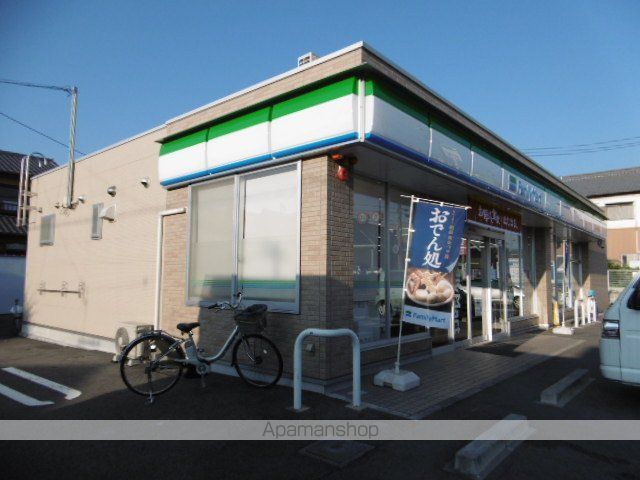 コンビニ　ファミリーマート（コンビニ）まで323m