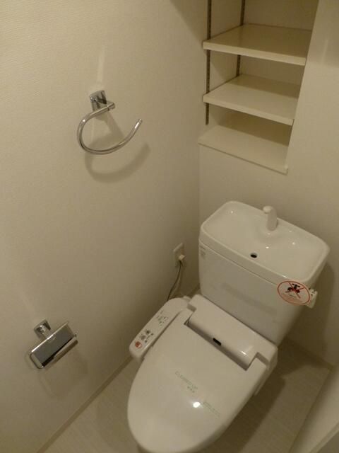東急田園都市線 三軒茶屋駅 徒歩12分 8階建 築21年のトイレ写真