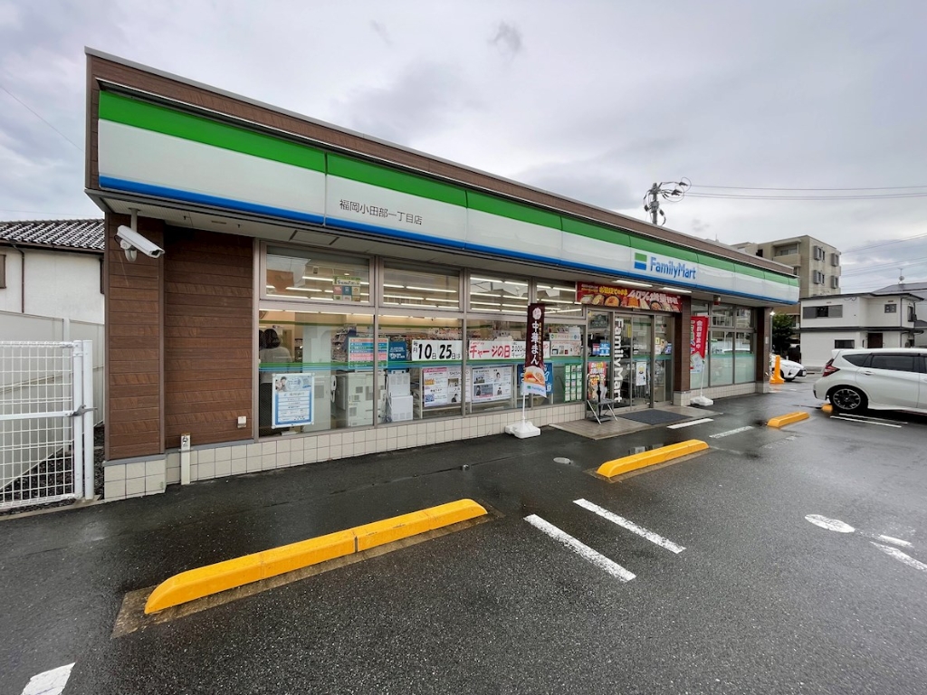 コンビニ　ファミリーマート 福岡小田部一丁目店（コンビニ）まで195m
