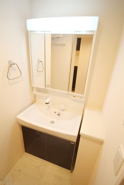 洗面設備　同物件別部屋写真