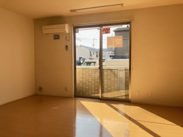 サニーコートの居間写真