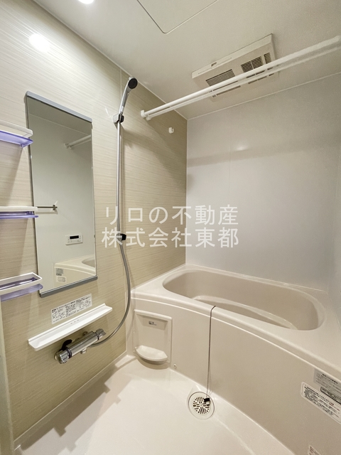 バス・シャワールーム　追焚・浴室乾燥機付快適バスルーム！便利で清潔感ある空間です