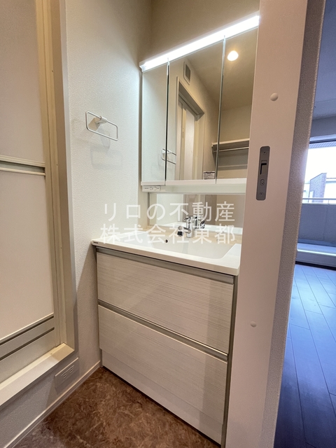 洗面設備　嬉しい洗髪洗面化粧台です♪
